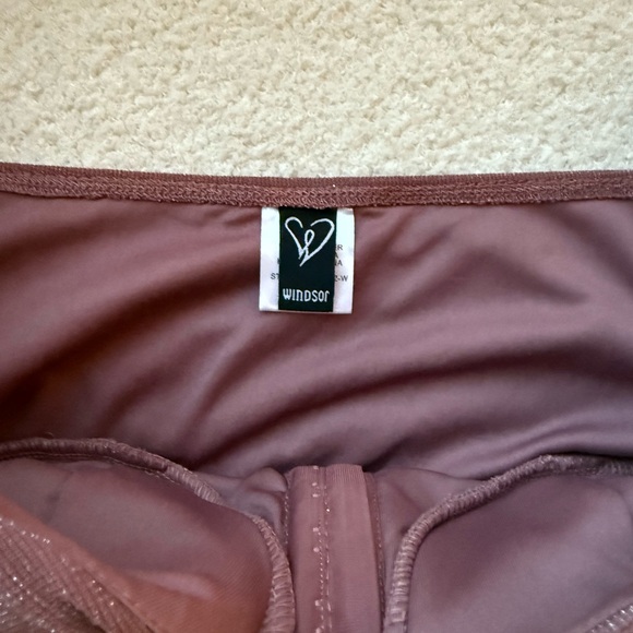 Elegant Mauve Off-Shoulder Top - Picture 4 of 6